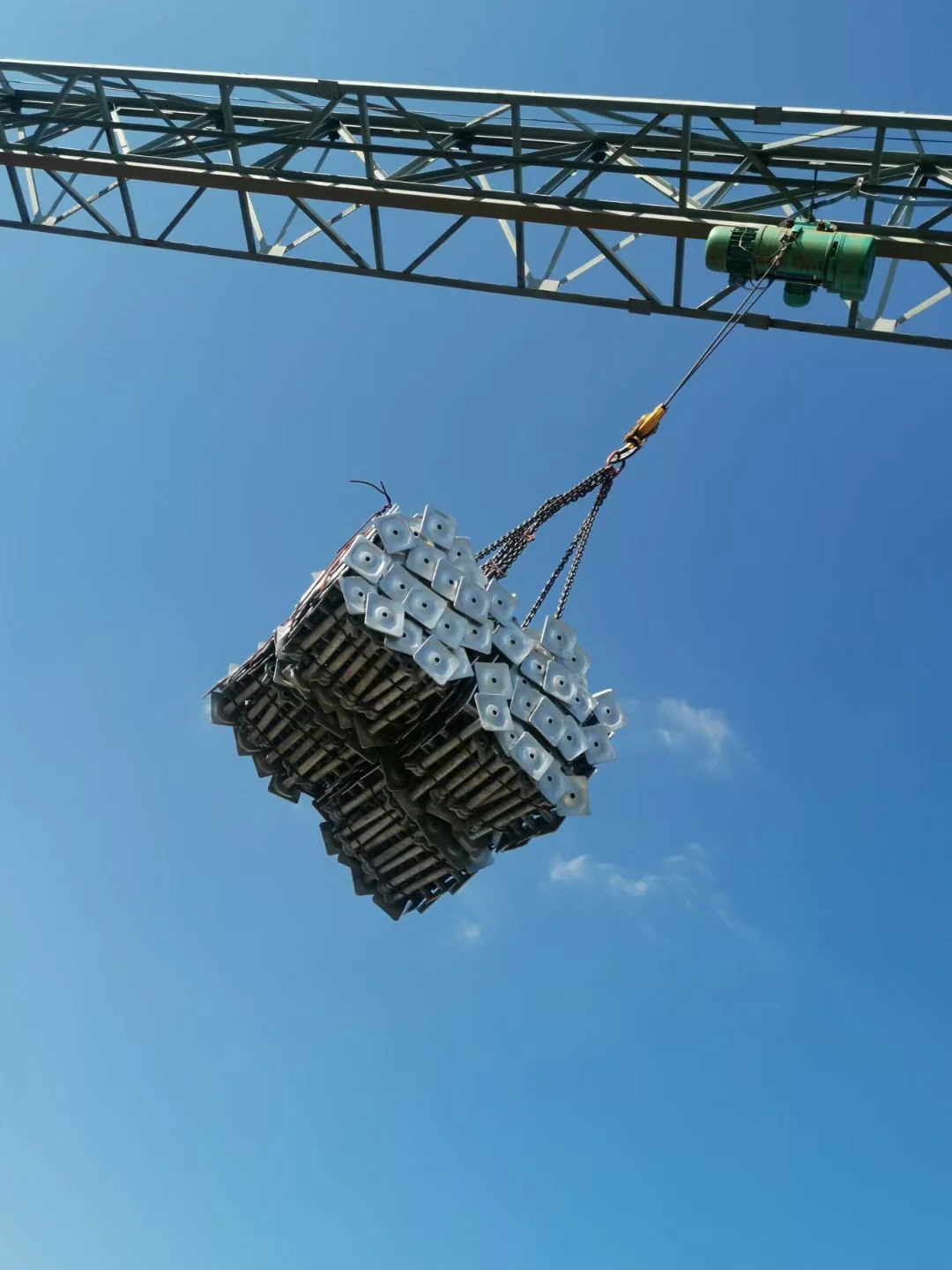 Ringlock scaffolding components being handled for shipment