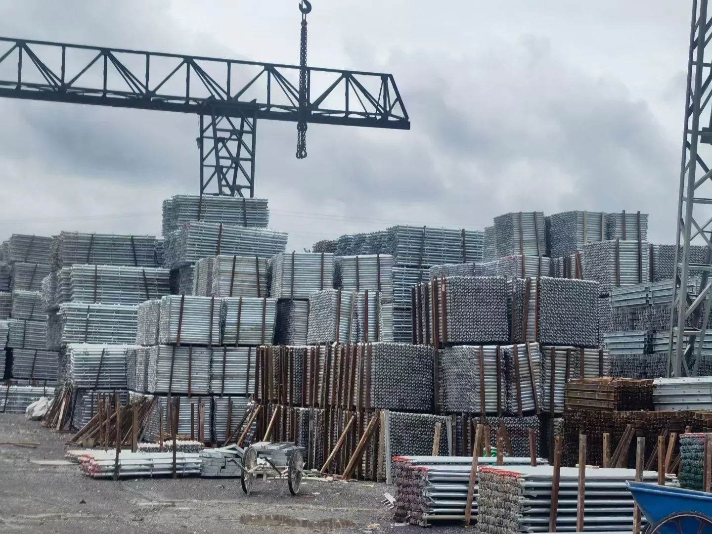 Bundled Ringlock scaffolding stock prepared for shipment